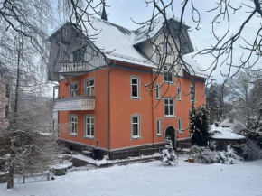 Moderne Ferienwohnung in alter Villa